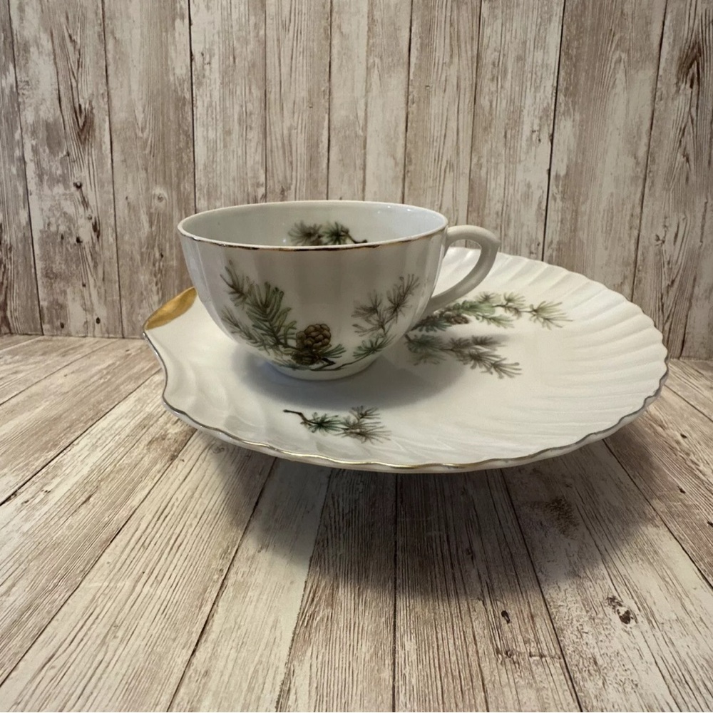 Grant Crest Fine China Japan Cups And Saucer Snack Plates Pine Cone Theme